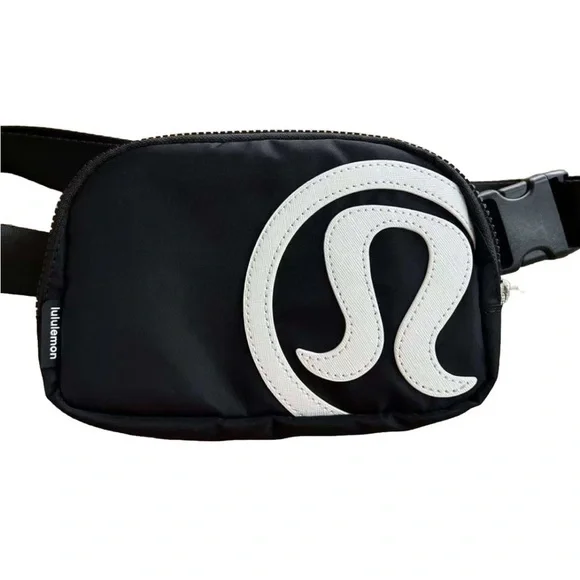 Hard-to-Find 1L Lululemon Black with Large White Logo Belt Bag BRAND NEW